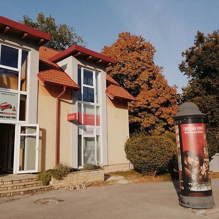 Apartman Pri Parku Sered' Extérieur photo