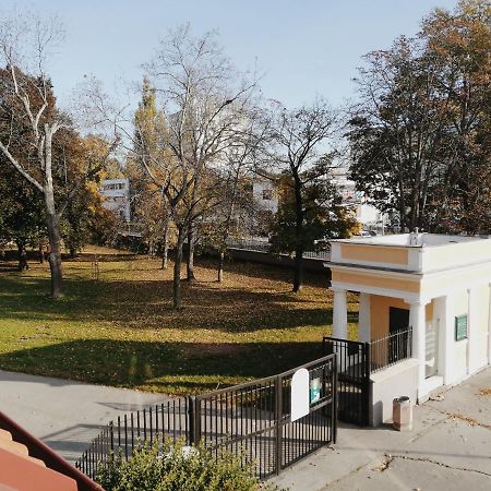 Apartman Pri Parku Sered' Extérieur photo