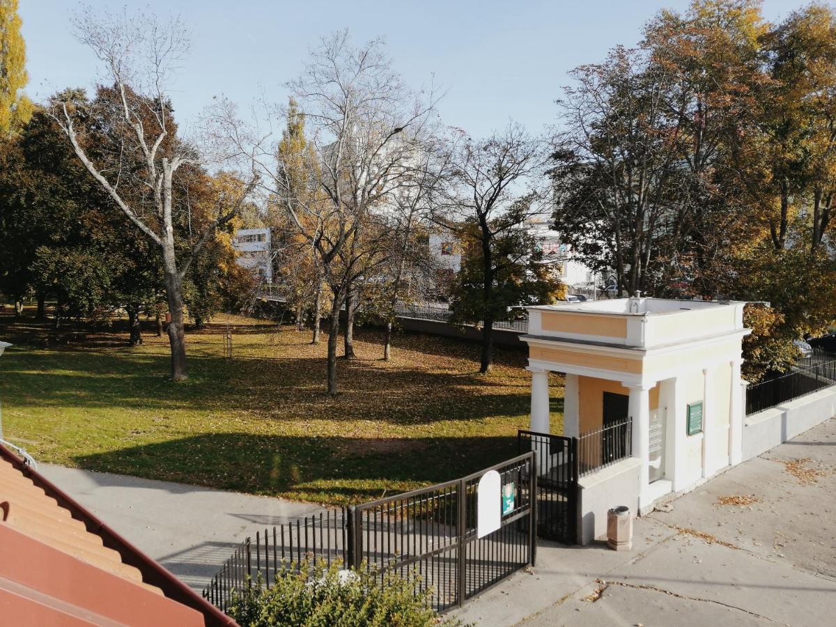 Apartman Pri Parku Sered' Extérieur photo