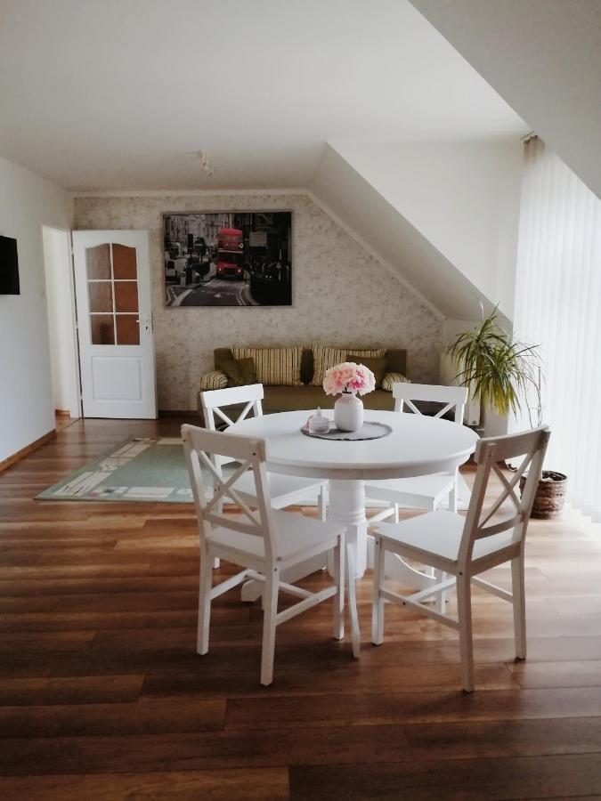 Apartman Pri Parku Sered' Extérieur photo
