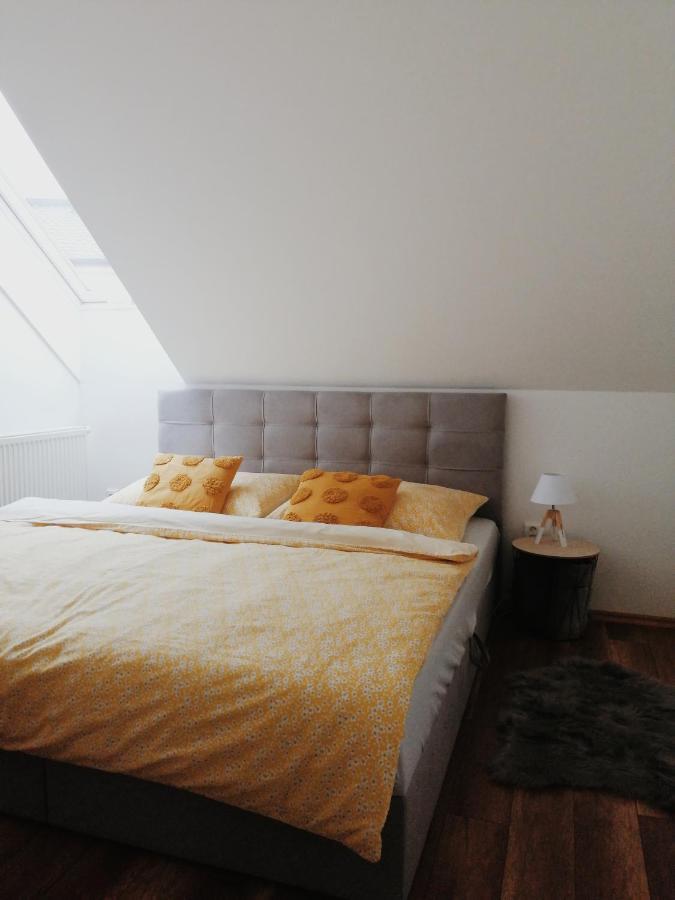 Apartman Pri Parku Sered' Extérieur photo